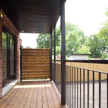 Modern Apartment Close To The Beach With Parking 토론토 외부 사진